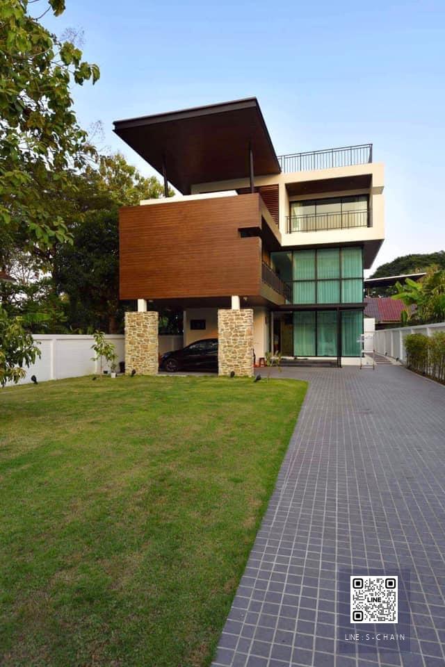 FOR RENT>> บ้านเดี่ยว 3 ชั้น รัชดา 18 ห้วยขวาง>> 120 ตร.ว. /4 ห้องนอน pet friendly ตกแต่งครบ สนามหญ้ากว้าง #LV-MO333